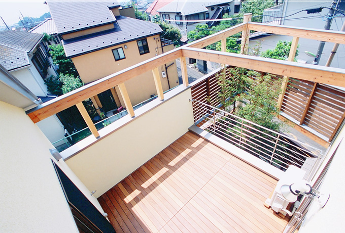 ２階のウッドデッキ