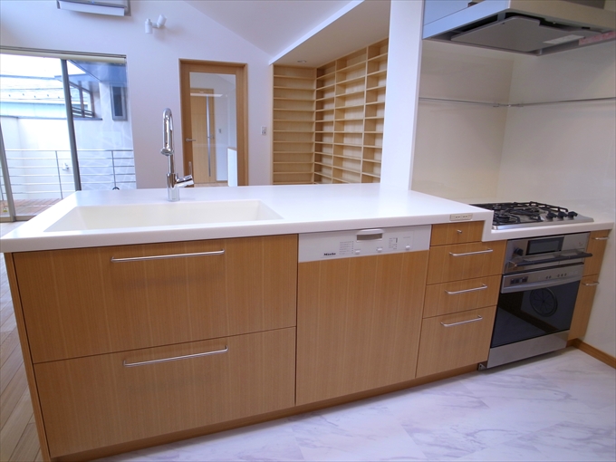 すっきりと広々としたキッチン