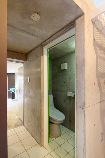 RC打ち放しのトイレ