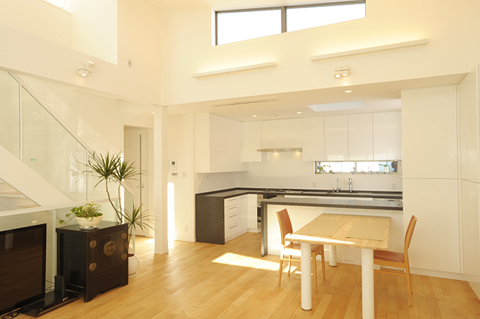 リビングを見渡すカウンターキッチン