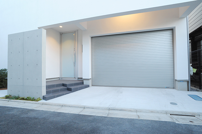 スタイリッシュなエントランススペース