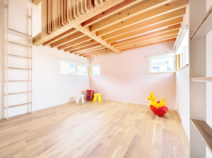 梁のみえる子ども部屋