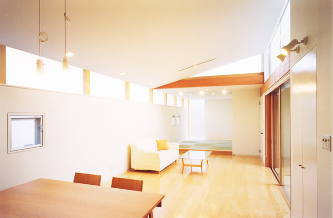 リビングダイニングから和室