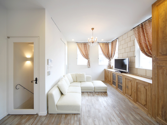 リビング飾りだな上部のレンガ