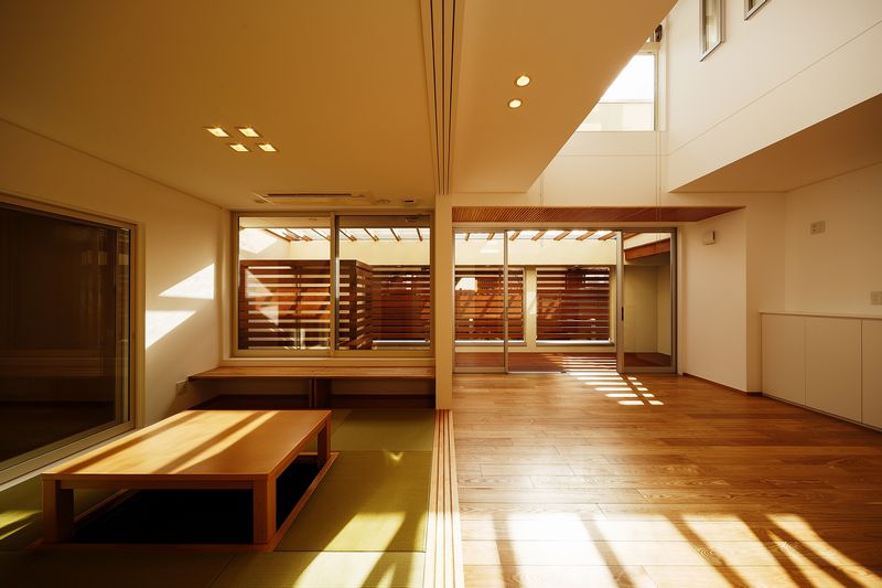 部屋の奥まで差し込む光