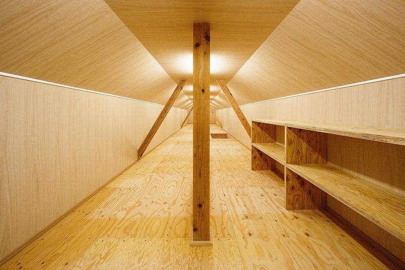 広大な小屋裏収納