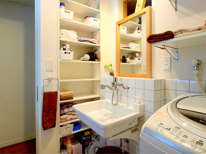 実験用流しを使った洗面