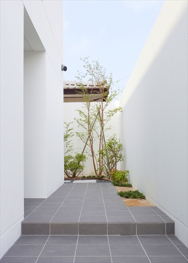 玄関アプローチ