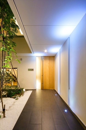 玄関アプローチ