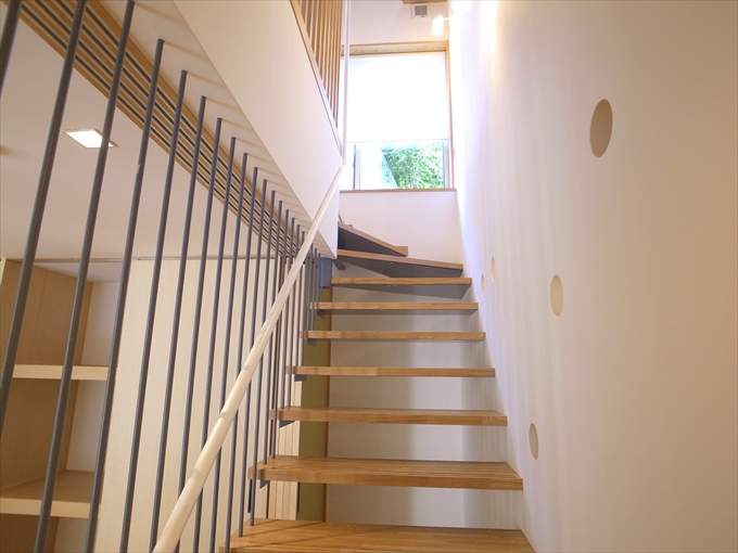 地下室から上がる