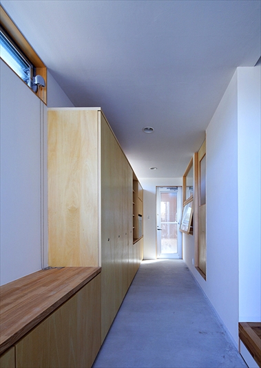 奥行きの長い玄関・土間スペース