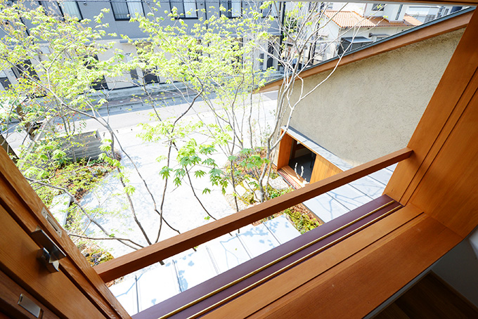 室内から庭を楽しむ