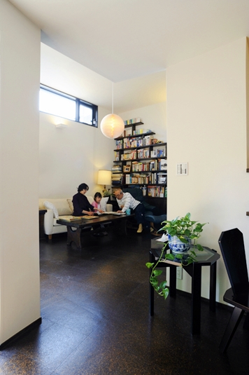 ダイニングから見たリビング