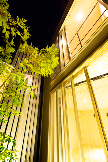 中庭２／夜