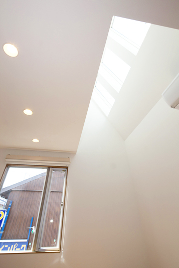 内観８／リビング／吹き抜け