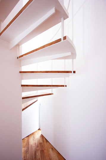 シンプルな螺旋階段