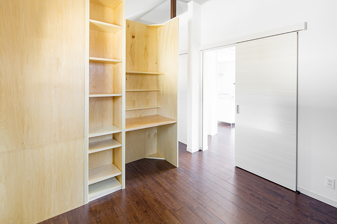 木目がナチュラルな備え付け大容量収納