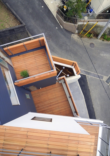 多用途に重宝するウッドデッキ群