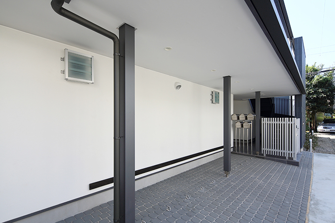 雨の日に便利な玄関アプローチ