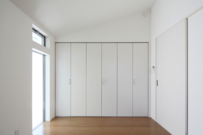 大容量クローゼットのある部屋