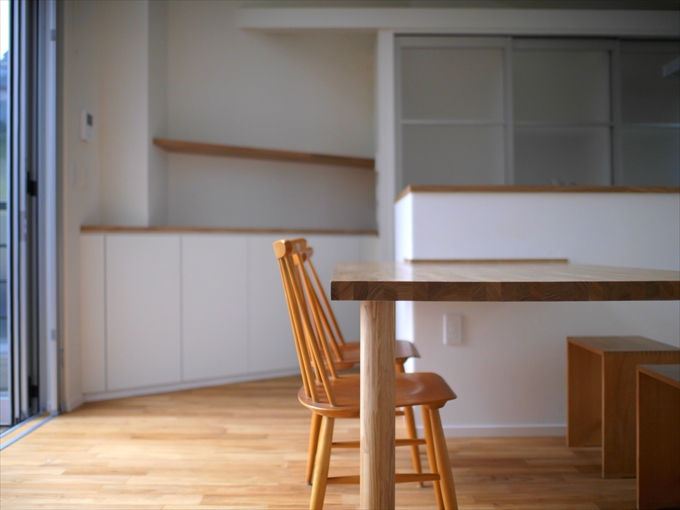 温かい気持ちになる家具の木質