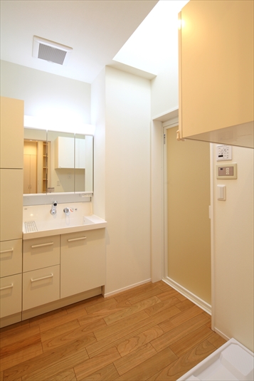 生活感を出さない収納力のある洗面所