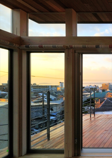 空と海を取り入れる窓