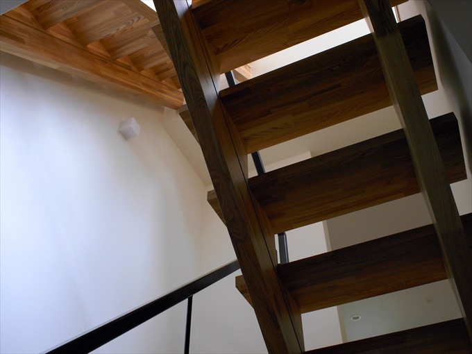 自然素材の癒される階段