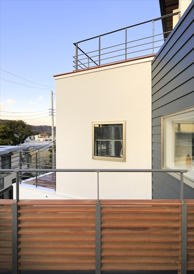 ウッドデッキから外観を見る