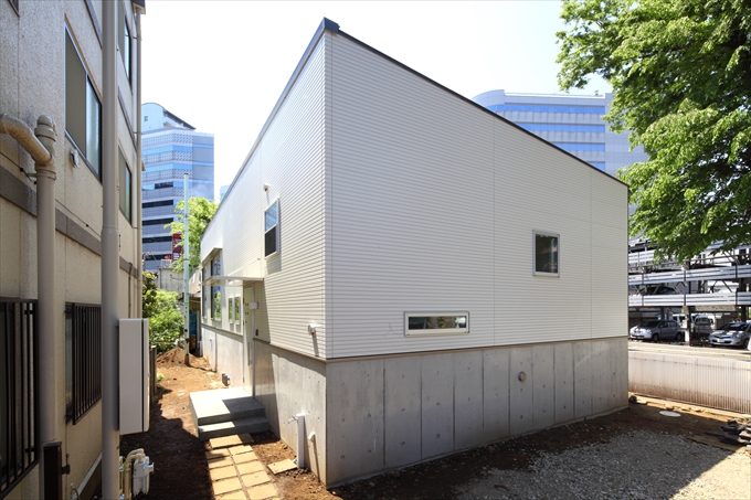 玄関ドアへ続くポーチ