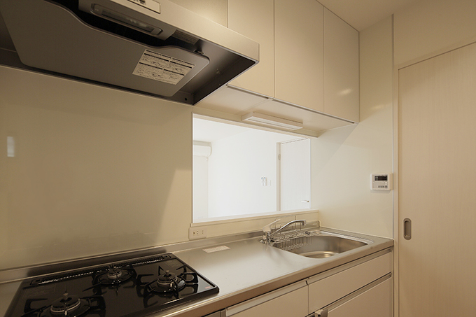使い勝手の良い３つ口コンロのシステムキッチン