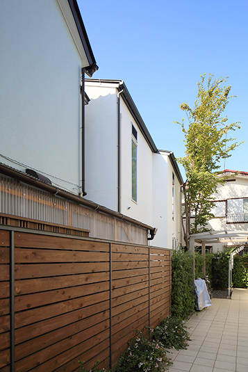 すっきりとした後ろ側外観