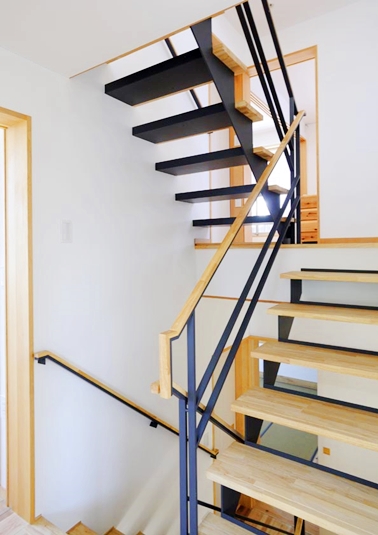 上下階に視線が抜けるスキップフロア