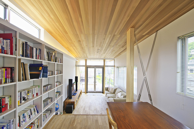 ハイサイドライトがダイニングへ明るい光を届ける