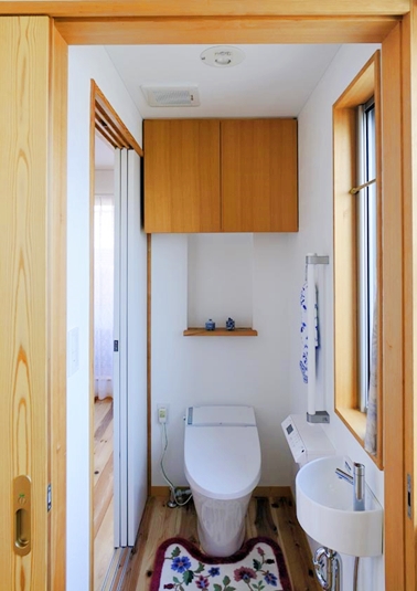 出入り口を二ケ所設けたトイレ