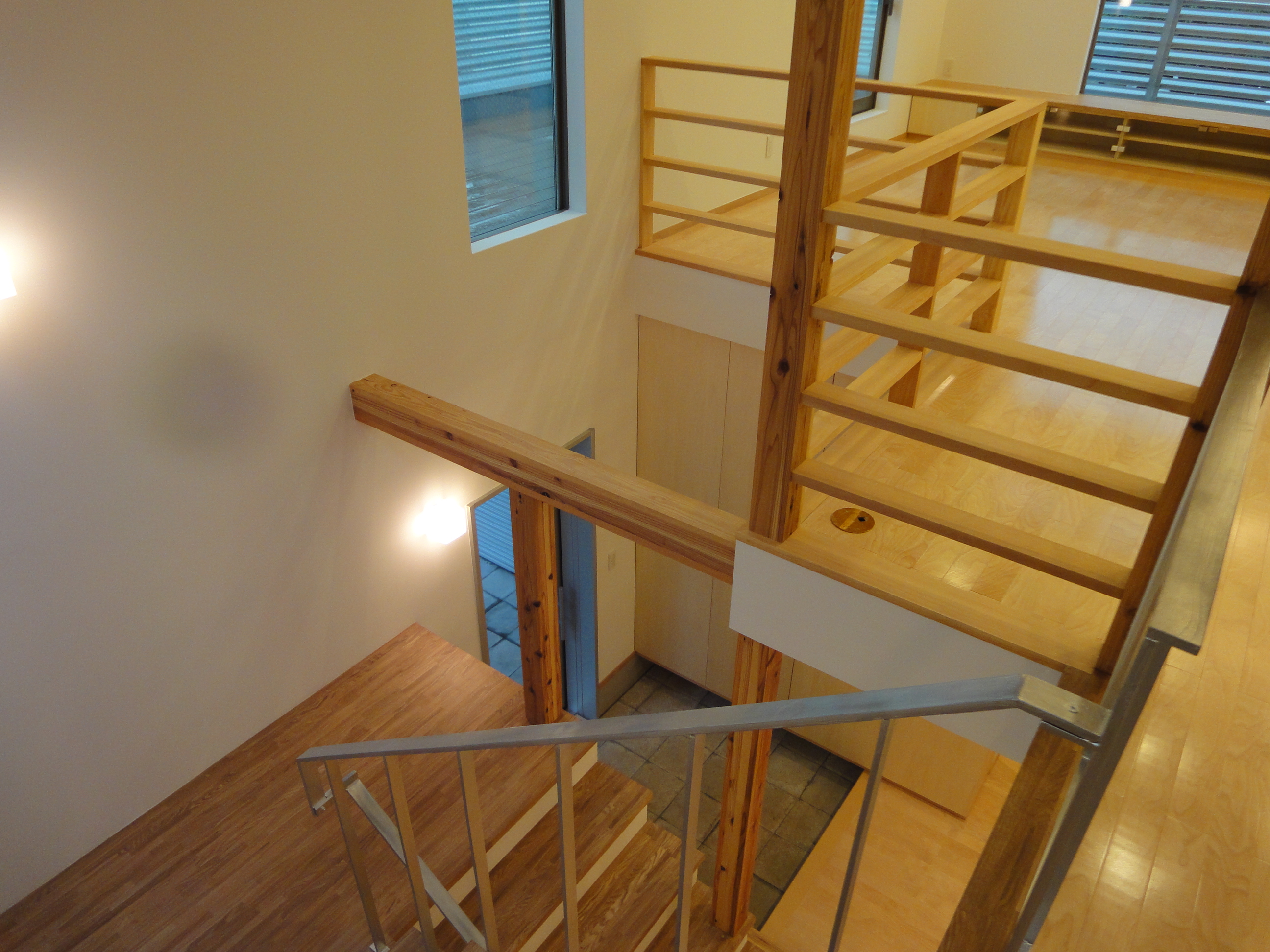 玄関方向を臨む