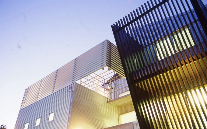 夕暮れのファサード