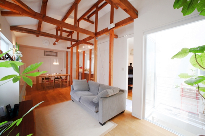 リビングと光庭