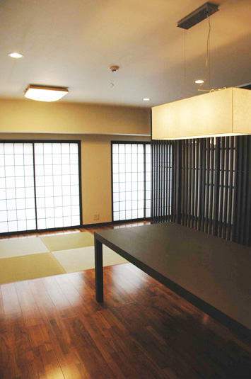 障子建具からの光がやさしいリビングダイニング