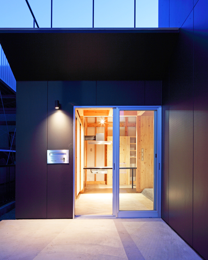 ポーチライトがあたたかい玄関