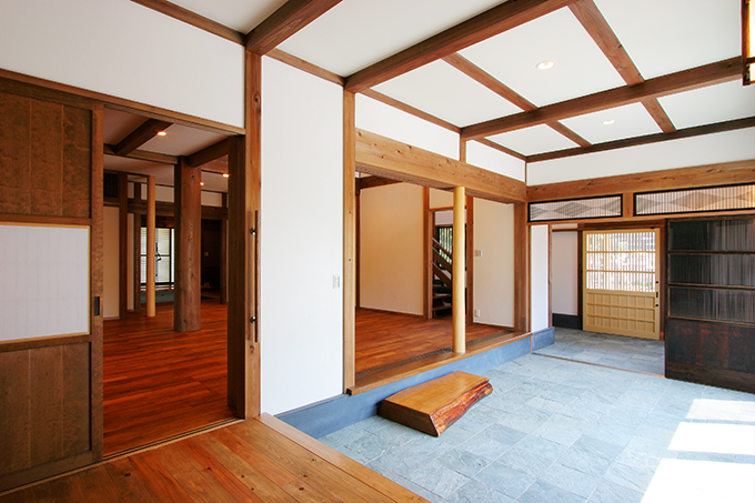 家中が見渡せる開放感のある室内