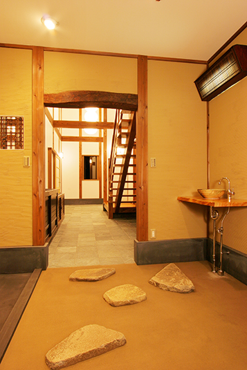 天井高で落ち着いた雰囲気の部屋