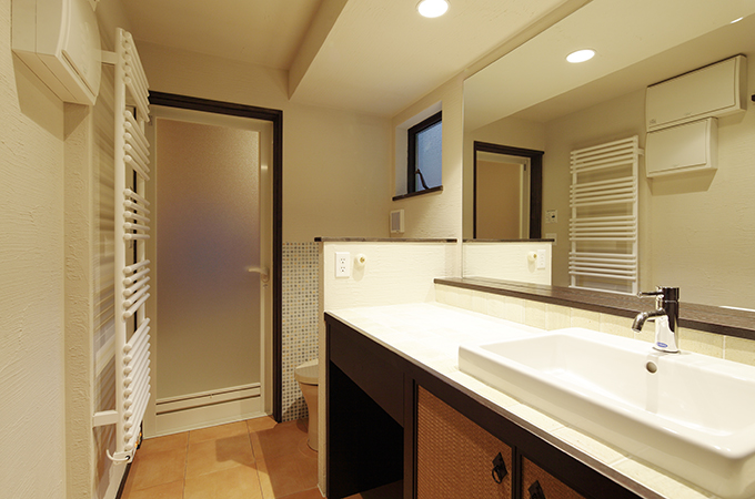 スタイリッシュにまとめられた水廻り