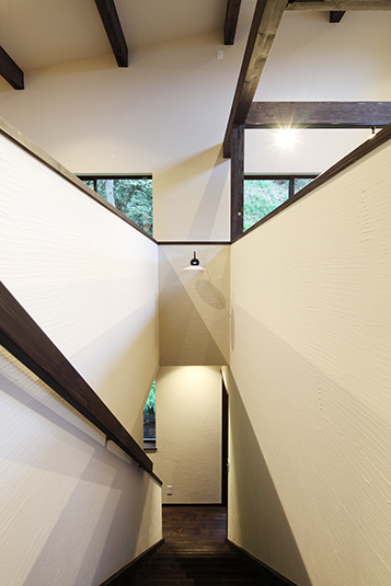 家の中央に配置された階段