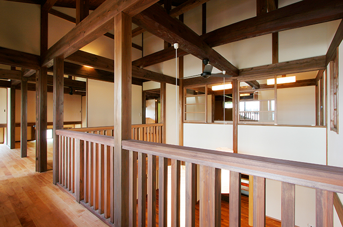 和風な建具とモダンな空間
