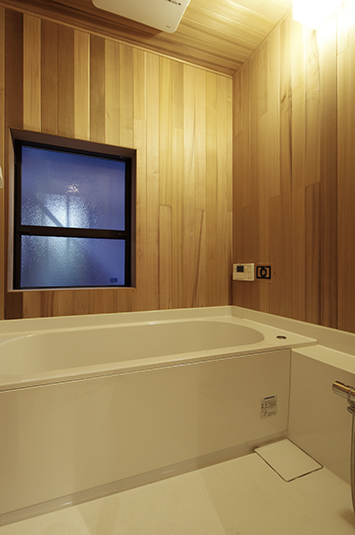 木材壁の癒しの浴室