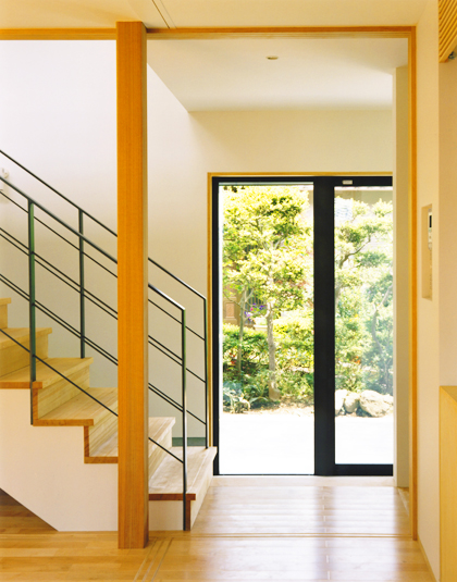 ２階へと続く階段