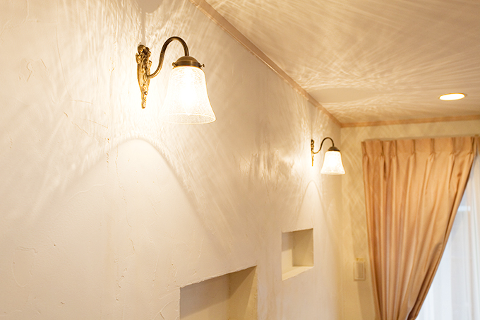 間接照明から広がる暖かな光