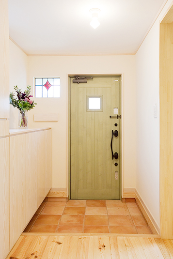 玄関ドア横のステンドグラス