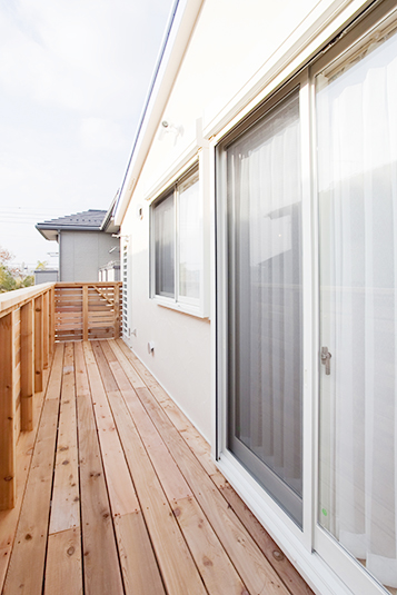木のベランダスペース